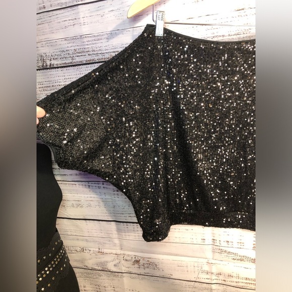 Sequin all over Black Croptop - Picture 5 of 11